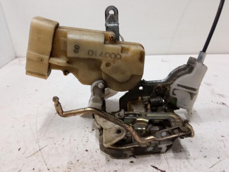 Recambio de cerradura puerta trasera izquierda para toyota yaris (_p1_) 1.3 (ncp10_, scp12_) referencia OEM IAM   