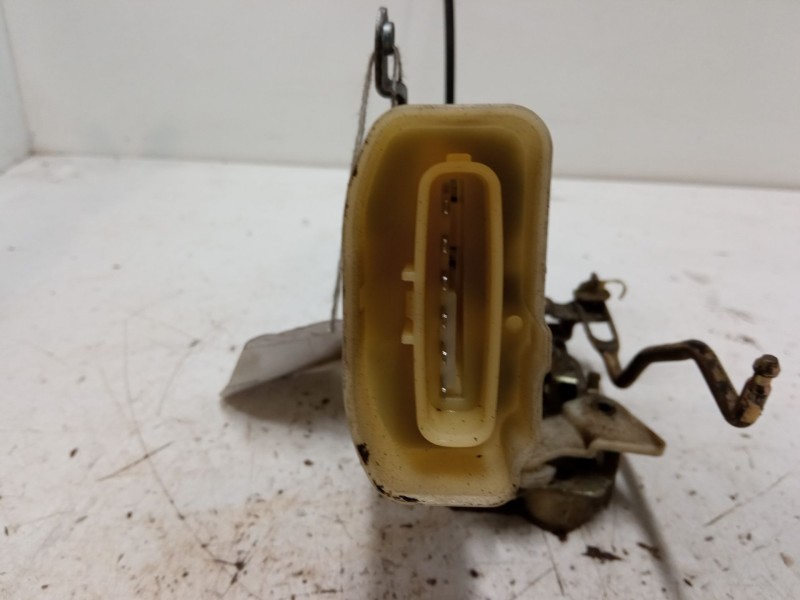 Recambio de cerradura puerta trasera izquierda para toyota yaris (_p1_) 1.3 (ncp10_, scp12_) referencia OEM IAM   