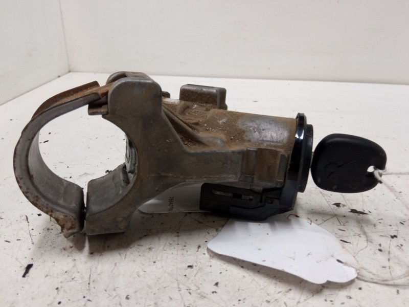 Recambio de clausor para peugeot 108 1.2 referencia OEM IAM 897820H020  