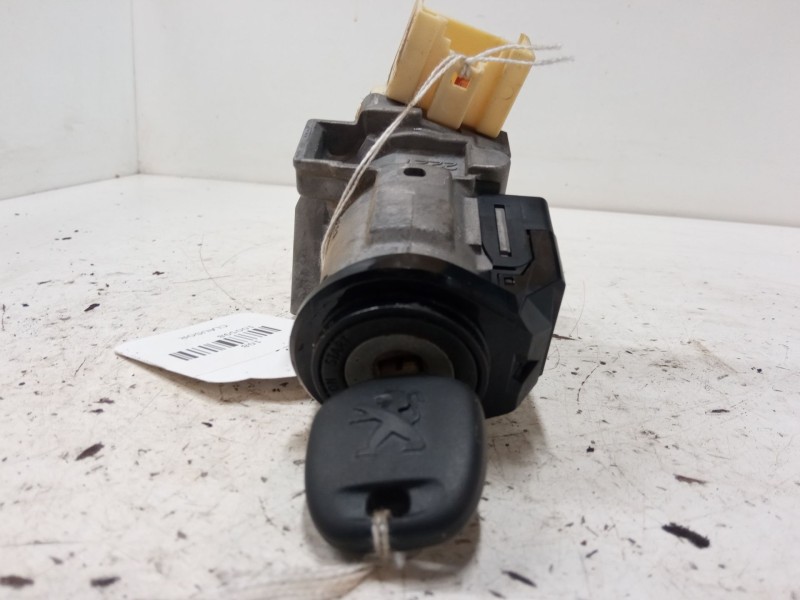 Recambio de clausor para peugeot 108 1.2 referencia OEM IAM 897820H020  