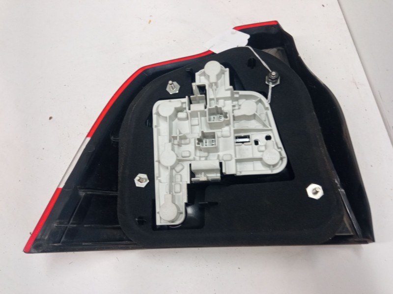 Recambio de piloto trasero derecho para volvo s40 ii (544) 1.8 referencia OEM IAM 30698347  