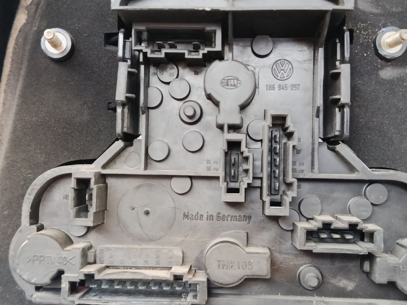 Recambio de piloto trasero izquierdo para volkswagen golf iv cabriolet (1e7) 1.8 referencia OEM IAM 1H6945111  