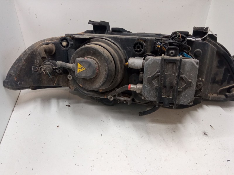 Recambio de faro izquierdo xenon para bmw 5 touring (e39) 525 d referencia OEM IAM   