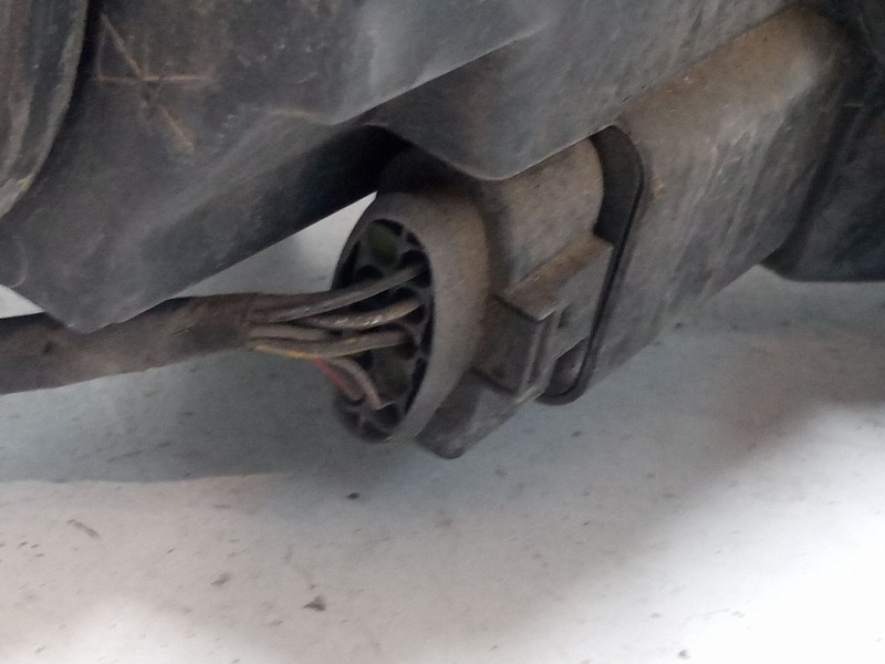 Recambio de faro izquierdo para volkswagen passat b6 (3c2) 2.0 tdi 16v referencia OEM IAM   