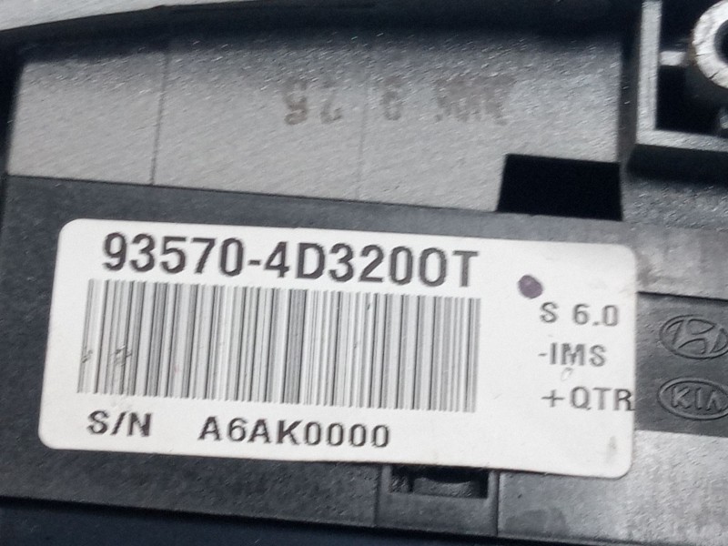 Recambio de mando elevalunas delantero izquierdo para kia carnival / grand carnival iii (vq) 2.9 crdi referencia OEM IAM 935704D