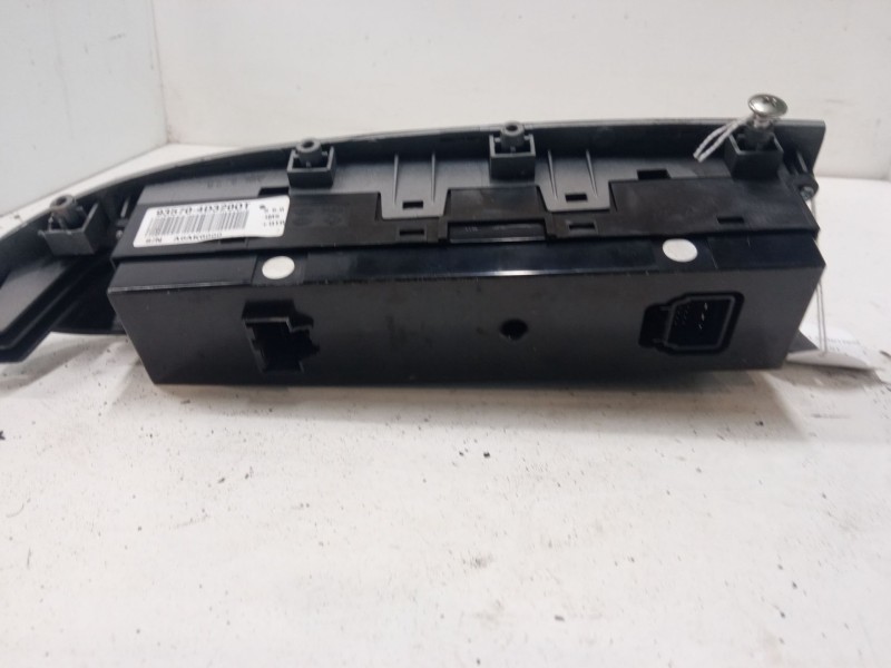 Recambio de mando elevalunas delantero izquierdo para kia carnival / grand carnival iii (vq) 2.9 crdi referencia OEM IAM 935704D