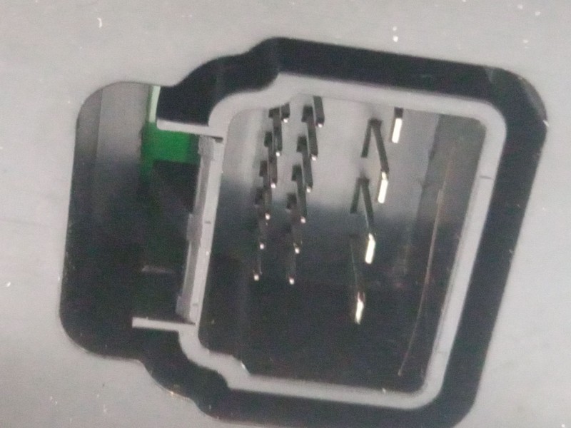 Recambio de mando elevalunas delantero izquierdo para kia carnival / grand carnival iii (vq) 2.9 crdi referencia OEM IAM 935704D