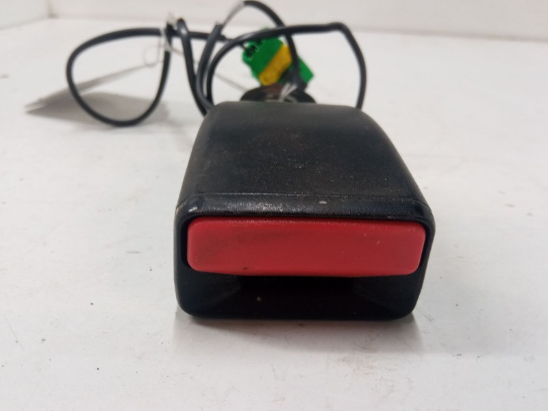 Recambio de anclaje cinturon delantero izquierdo para dacia sandero ii (b8_) tce 90 (b8m1, b8ma) referencia OEM IAM   