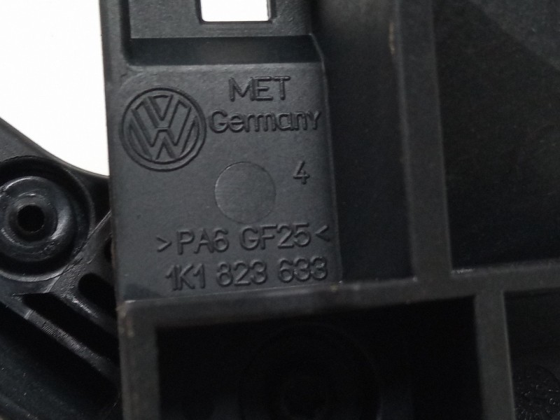Recambio de tirador capo para volkswagen golf v (1k1) 1.9 tdi 4motion referencia OEM IAM 1K1823633  