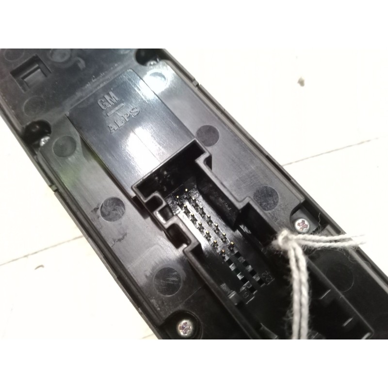 Recambio de mando elevalunas delantero izquierdo para opel zafira / zafira family b (a05) 1.9 cdti (m75) referencia OEM IAM   