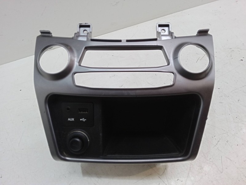 Recambio de consola central superior para ssangyong korando (ck) 2.0 e-xdi referencia OEM IAM   