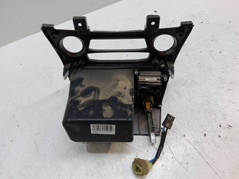 Recambio de consola central superior para ssangyong korando (ck) 2.0 e-xdi referencia OEM IAM   