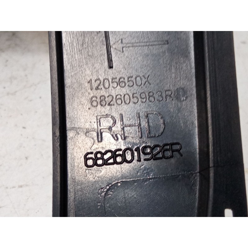 Recambio de consola central superior para dacia sandero ii (b8_) 1.5 dci 75 / blue dci 75 (b8jw, b8m4, b8ah, b8m7, b8m6) referen