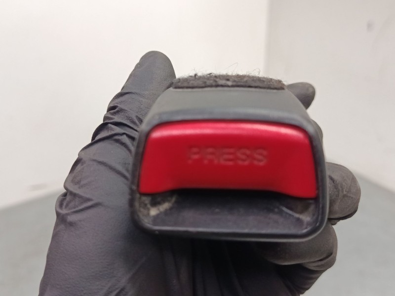 Recambio de anclaje cinturon delantero izquierdo para hyundai i30 (gd) 1.4 crdi referencia OEM IAM   