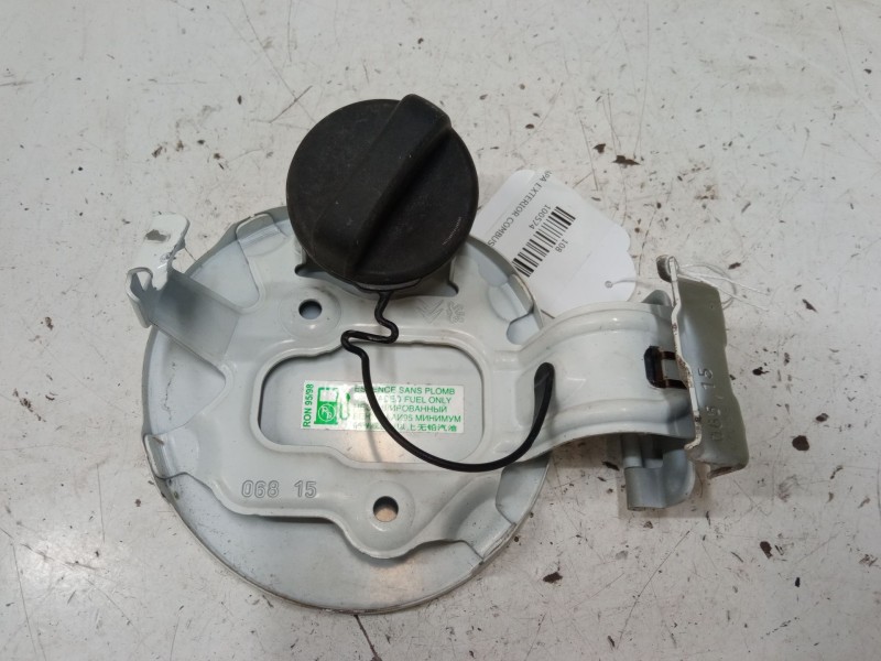 Recambio de tapa exterior combustible para peugeot 108 1.2 referencia OEM IAM   