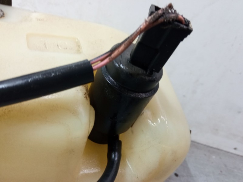 Recambio de deposito limpiaparabrisas para fiat barchetta (183_) 1.8 16v referencia OEM IAM   