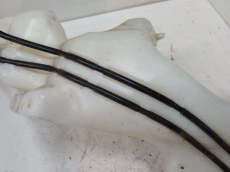 Recambio de deposito limpiaparabrisas para ford ecosport 1.0 ecoboost referencia OEM IAM   