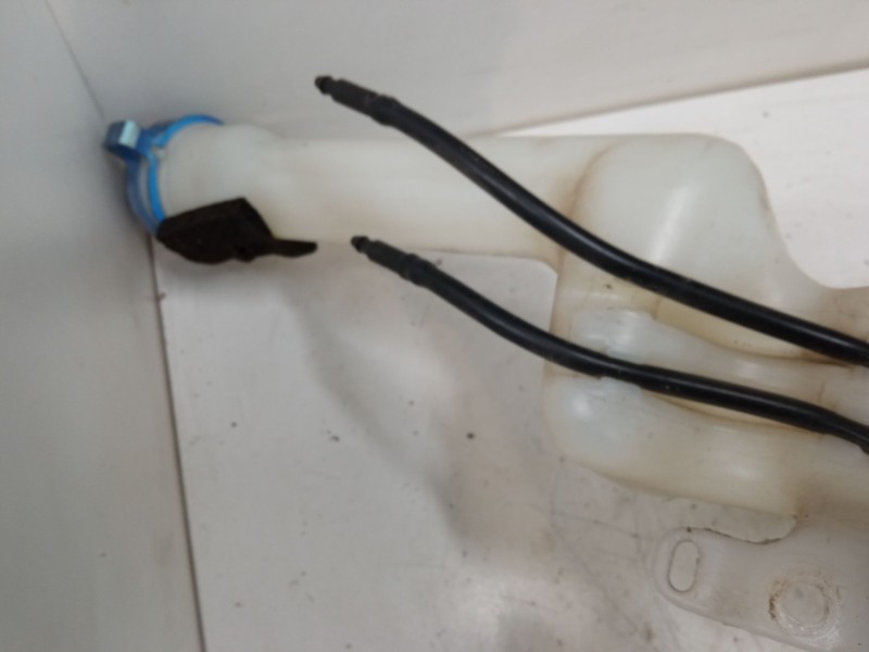 Recambio de deposito limpiaparabrisas para ford ecosport 1.0 ecoboost referencia OEM IAM   