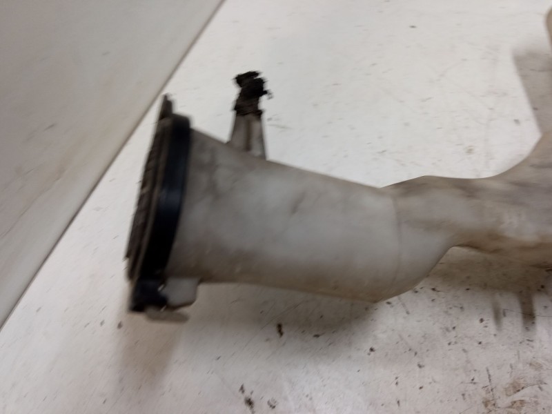 Recambio de deposito limpiaparabrisas para toyota yaris (_p1_) 1.3 (ncp10_, scp12_) referencia OEM IAM   
