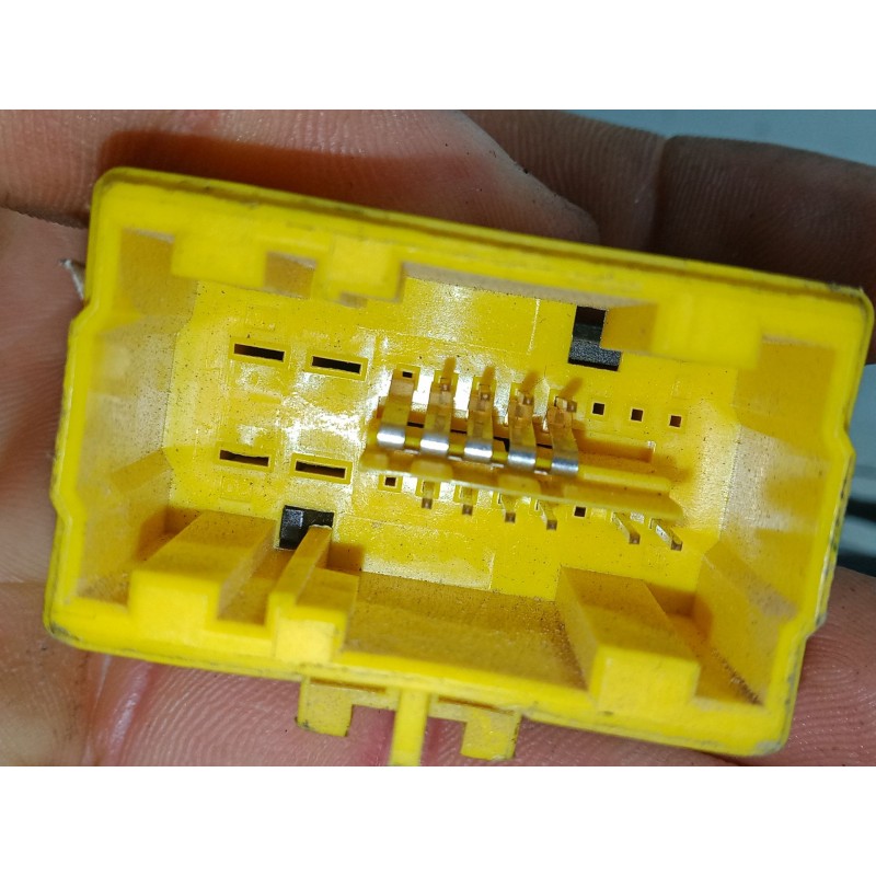 Recambio de anclaje cinturon delantero izquierdo para renault scénic iii (jz0/1_) 1.6 dci (jz00, jz12) referencia OEM IAM   