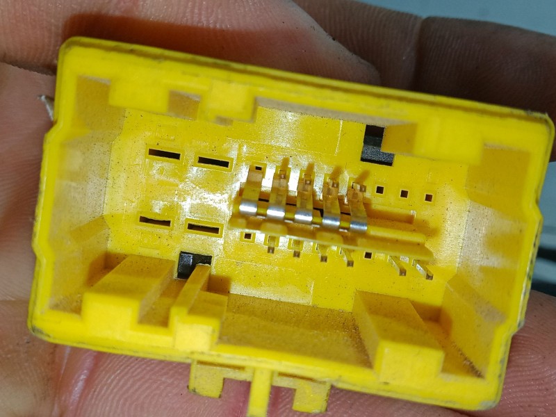 Recambio de anclaje cinturon delantero izquierdo para renault scénic iii (jz0/1_) 1.6 dci (jz00, jz12) referencia OEM IAM   
