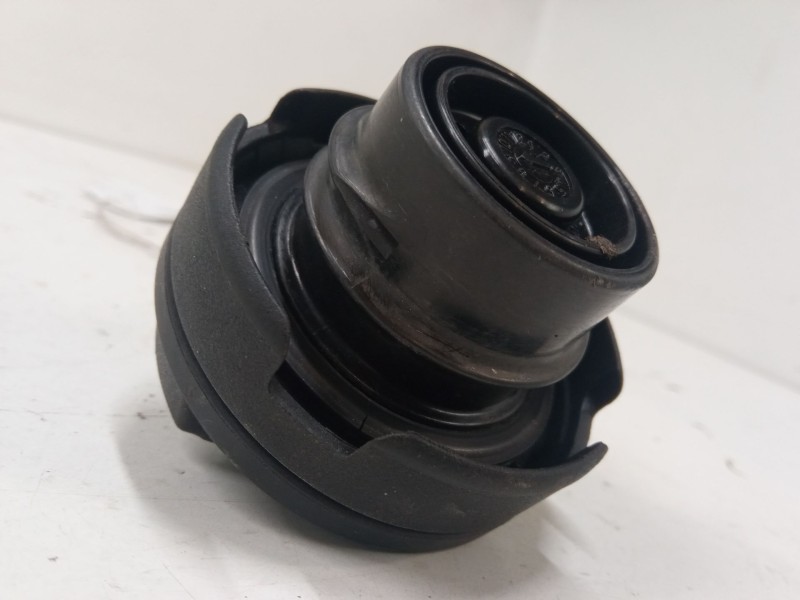 Recambio de tapon combustible para volkswagen polo iv (9n_, 9a_) 1.4 16v referencia OEM IAM   