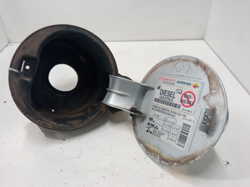 Recambio de tapa exterior combustible para seat altea (5p1) 1.9 tdi referencia OEM IAM   