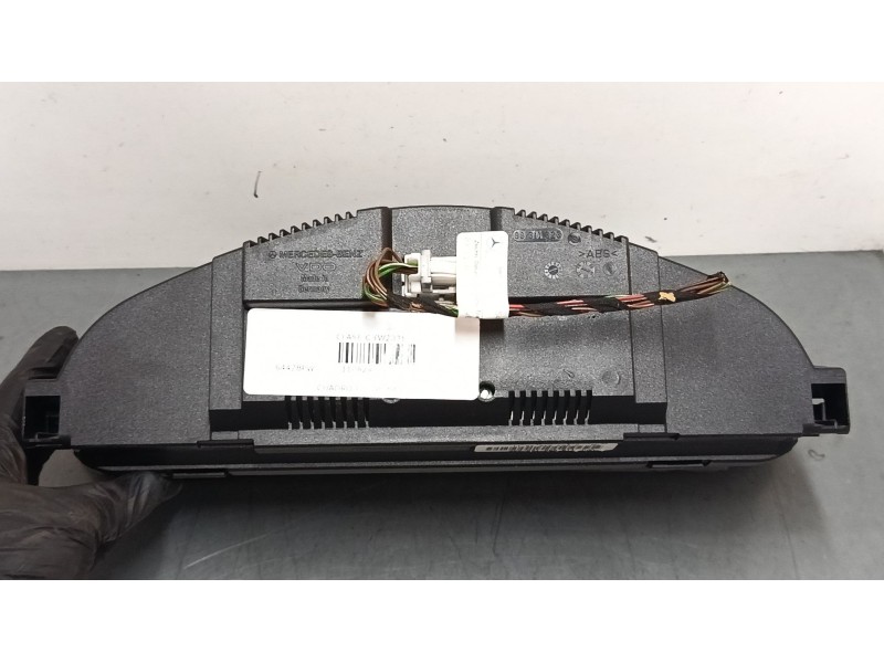 Recambio de cuadro instrumentos para mercedes-benz clase c (w203) c 220 cdi (203.006) referencia OEM IAM A2035403911Q03  