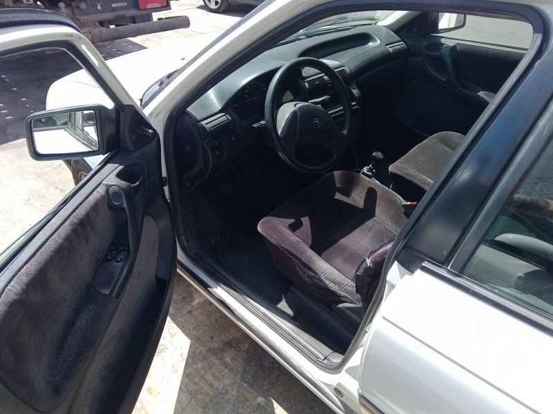 opel astra f hatchback (t92) del año 1992