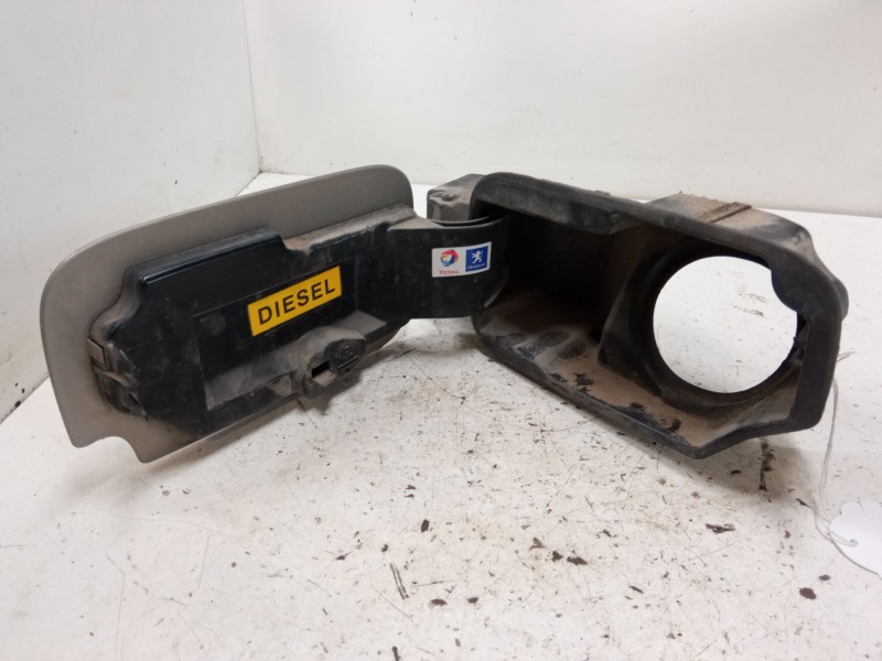 Recambio de tapa exterior combustible para peugeot partner furgoneta/monovolumen 1.6 hdi 16v referencia OEM IAM   
