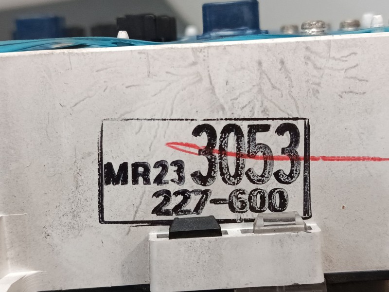 Recambio de cuadro instrumentos para mitsubishi colt v (cj_, cp_) 1300 gl,glx (cj1a) referencia OEM IAM MR233053  