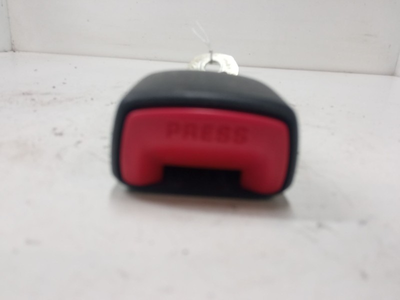 Recambio de anclaje cinturon trasero izquierdo para peugeot 107 (pm_, pn_) 1.0 referencia OEM IAM   