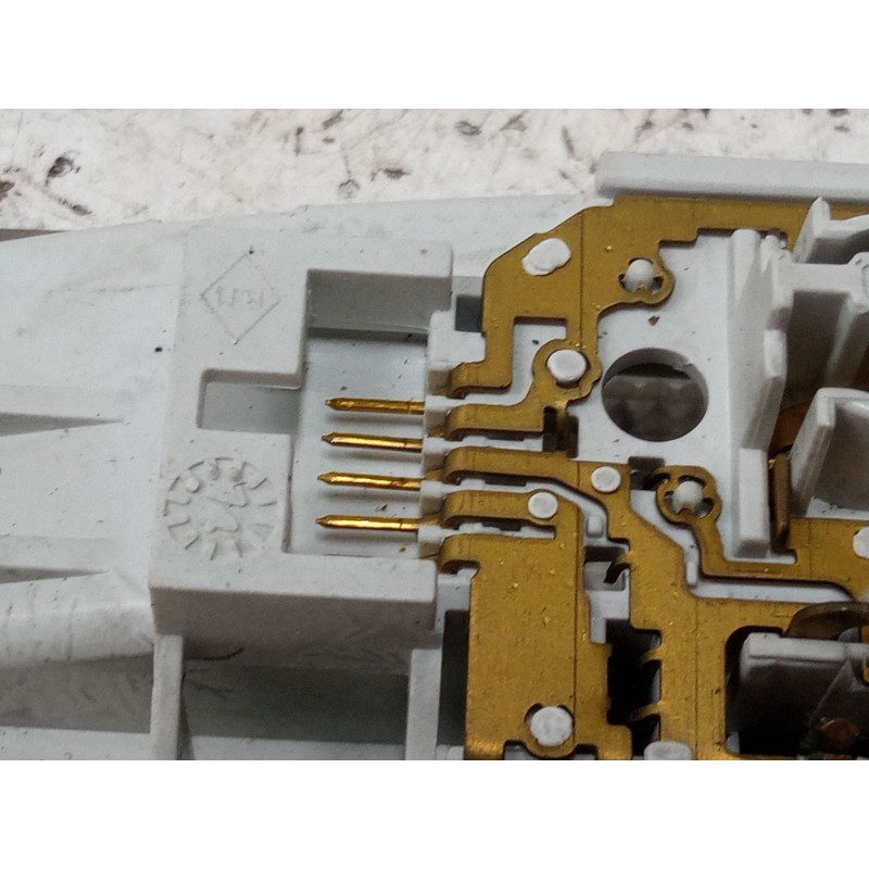 Recambio de luz interior delantera para dacia sandero ii (b8_) 1.5 dci 75 / blue dci 75 (b8jw, b8m4, b8ah, b8m7, b8m6) referenci