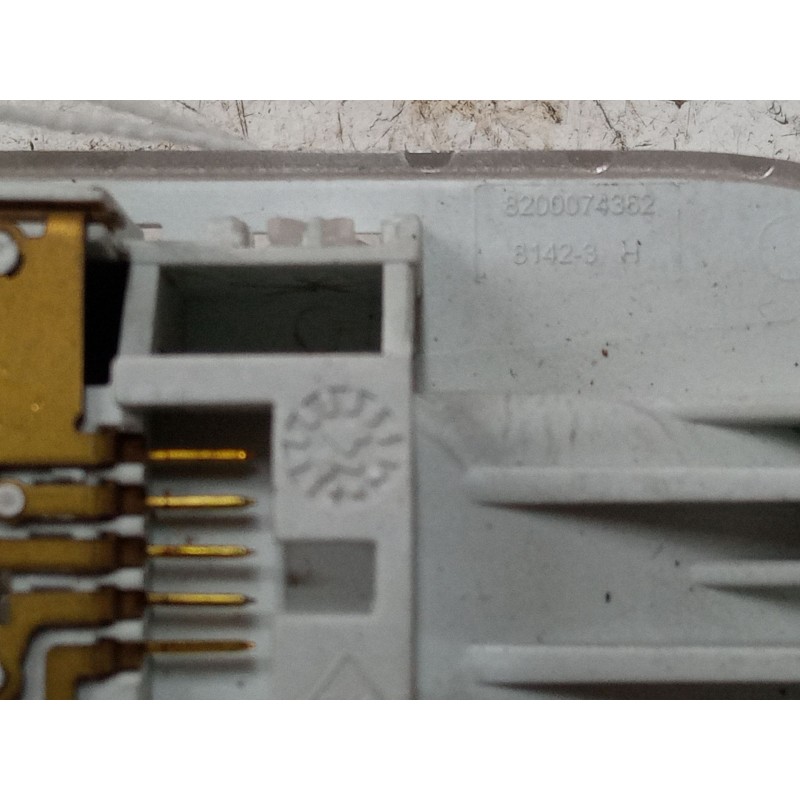 Recambio de luz interior delantera para dacia sandero ii (b8_) 1.5 dci 75 / blue dci 75 (b8jw, b8m4, b8ah, b8m7, b8m6) referenci