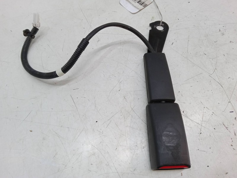 Recambio de anclaje cinturon delantero izquierdo para ssangyong korando (ck) 2.0 e-xdi referencia OEM IAM   