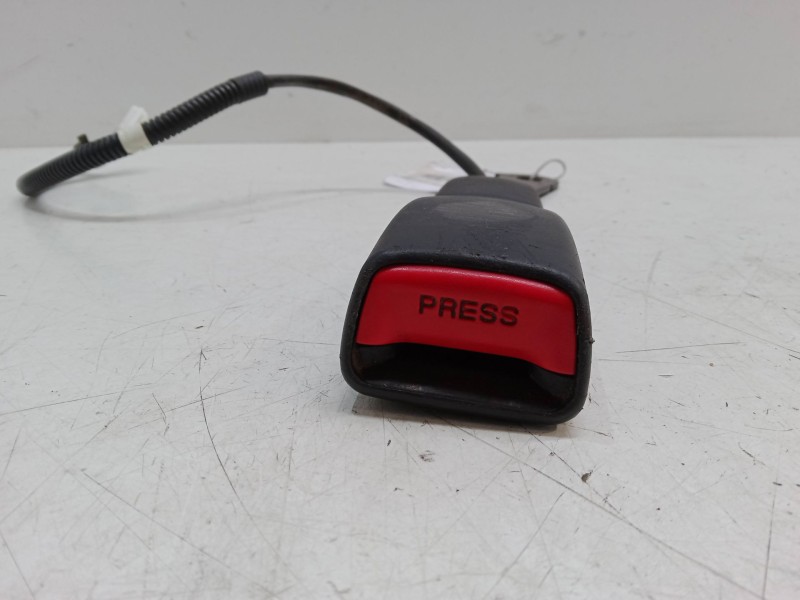 Recambio de anclaje cinturon delantero izquierdo para ssangyong korando (ck) 2.0 e-xdi referencia OEM IAM   