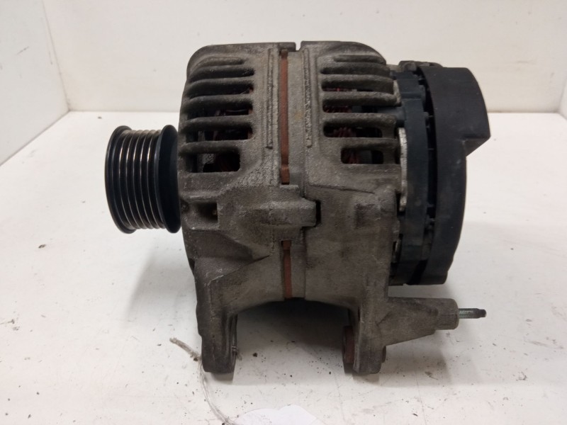 Recambio de alternador para volkswagen golf iv (1j1) 1.6 referencia OEM IAM 028903028D  