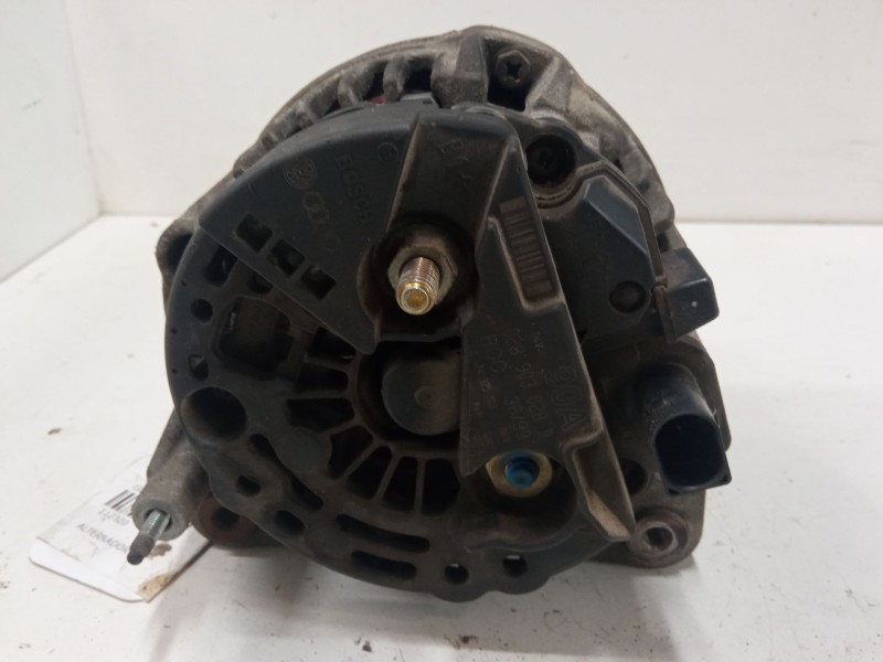 Recambio de alternador para volkswagen golf iv (1j1) 1.6 referencia OEM IAM 028903028D  
