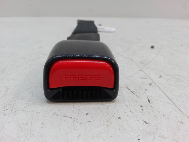 Recambio de anclaje cinturon trasero izquierdo para ssangyong korando (ck) 2.0 e-xdi referencia OEM IAM   