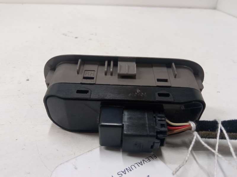 Recambio de mando elevalunas trasero derecho para kia carnival / grand carnival iii (vq) 2.9 crdi referencia OEM IAM   