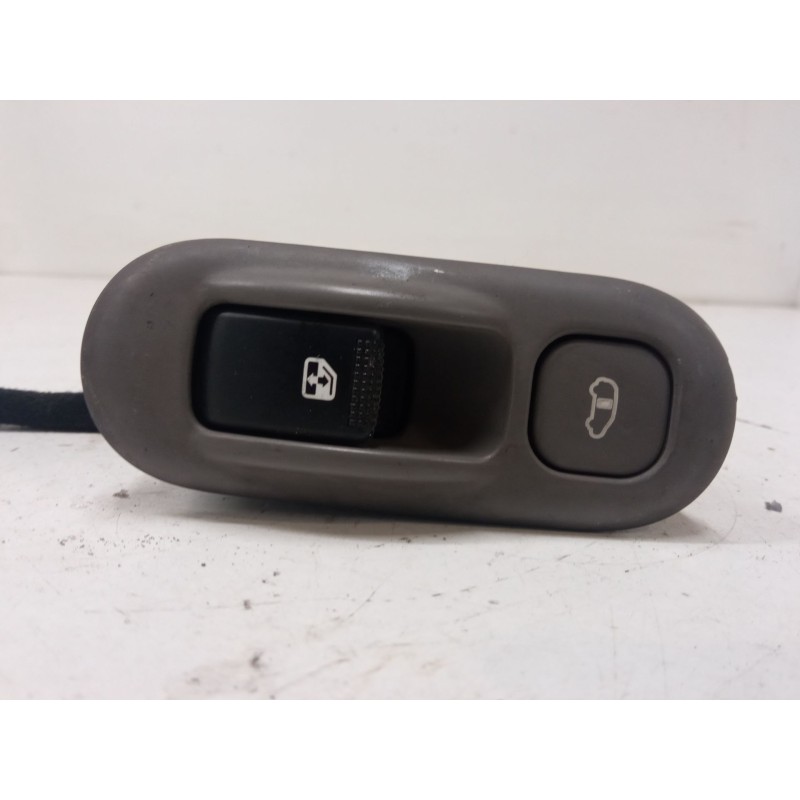 Recambio de mando elevalunas trasero izquierdo para kia carnival / grand carnival iii (vq) 2.9 crdi referencia OEM IAM   