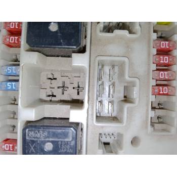CAJA RELES / FUSIBLES 