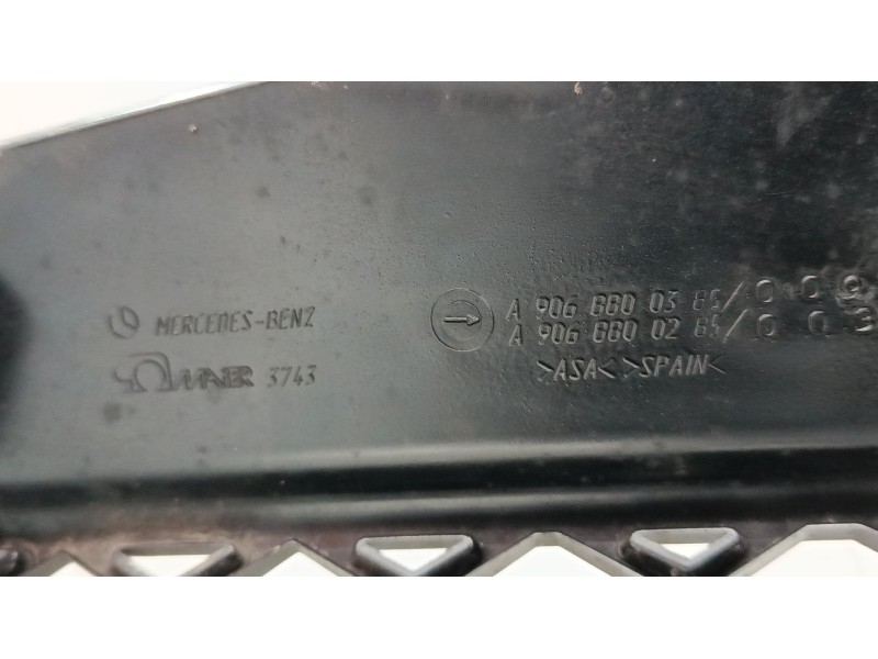Recambio de rejilla capo grande para mercedes-benz sprinter 5-t furgoneta (b906) 515 cdi (906.653, 906.655, 906.657) referencia 