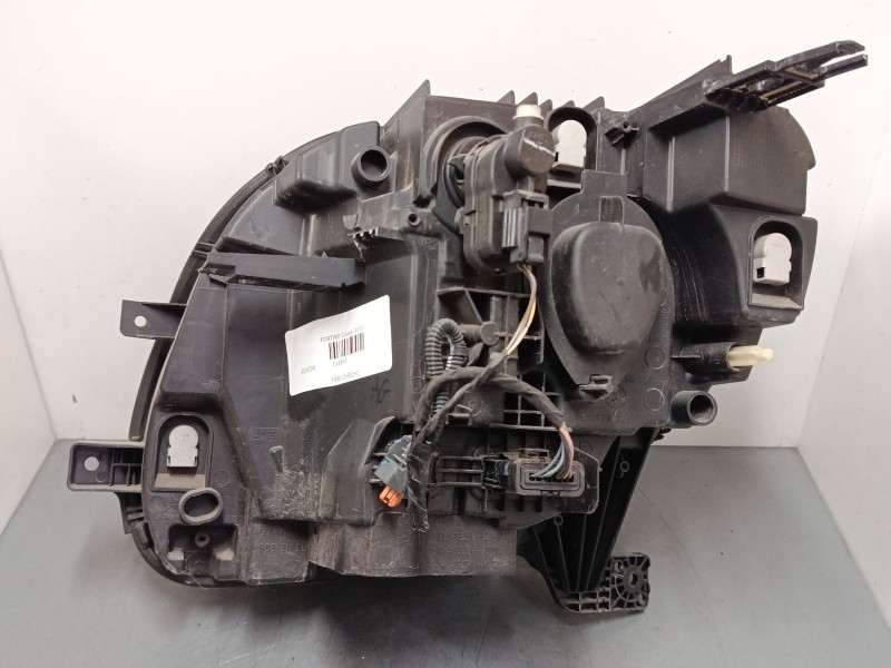 Recambio de faro derecho para smart fortwo coupé (453) 0.9 (453.344, 453.353) referencia OEM IAM A4538200839  