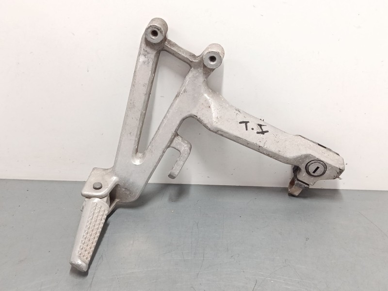 Recambio de estribera trasera izquierda para honda cbr ( - 600cc) cbr 600 f (pc31) referencia OEM IAM   