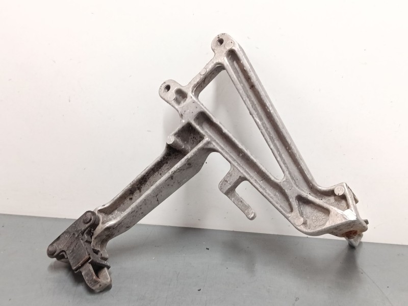 Recambio de estribera trasera izquierda para honda cbr ( - 600cc) cbr 600 f (pc31) referencia OEM IAM   