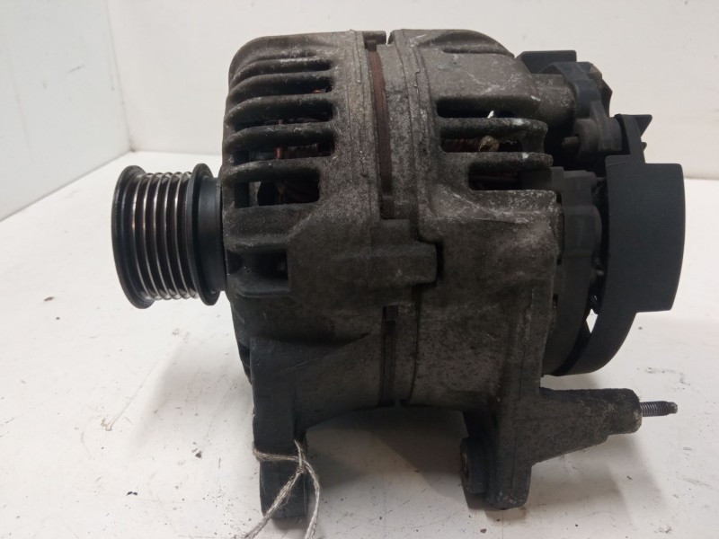Recambio de alternador para volkswagen polo iv (9n_, 9a_) 1.4 16v referencia OEM IAM 037903025M  