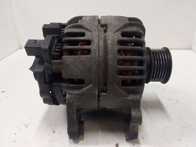 Recambio de alternador para volkswagen polo iv (9n_, 9a_) 1.4 16v referencia OEM IAM 037903025M  