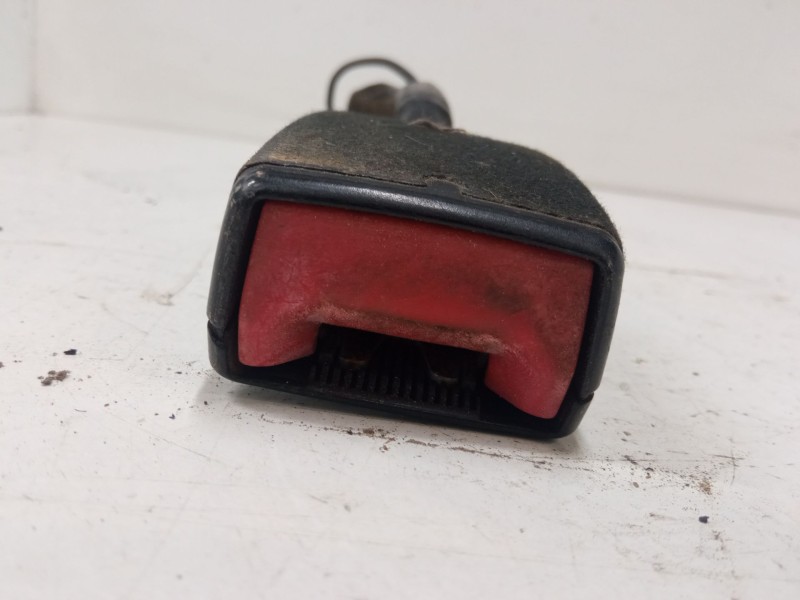 Recambio de anclaje cinturon delantero izquierdo para volkswagen passat b6 (3c2) 2.0 tdi referencia OEM IAM   