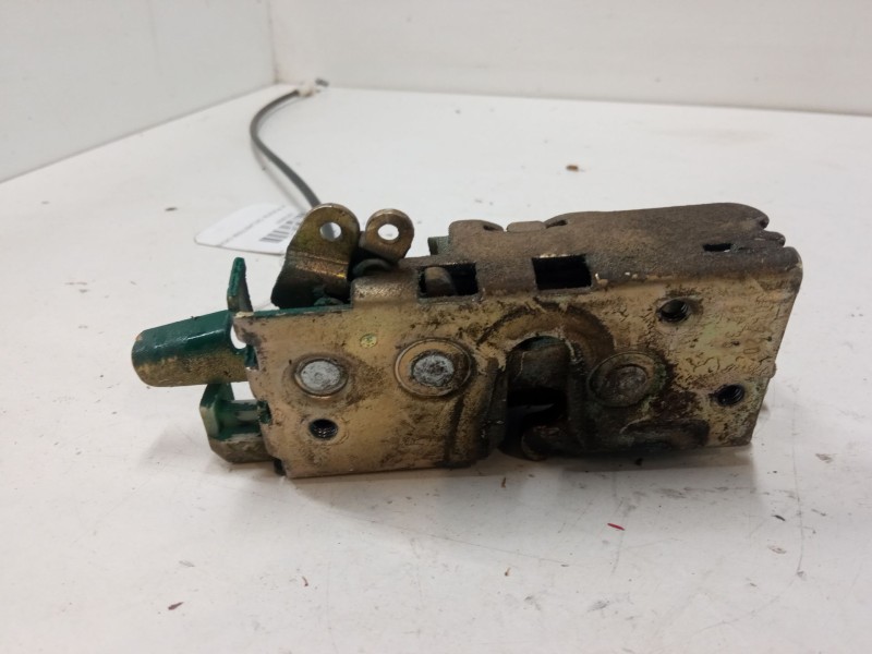 Recambio de cerradura puerta delantera derecha para mercedes-benz 108 cdi referencia OEM IAM   